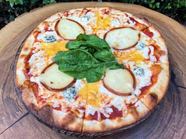 Dört Peynirli Pizza