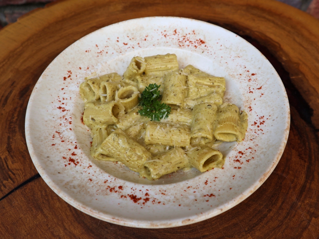 Fesleğen Soslu Rigatoni