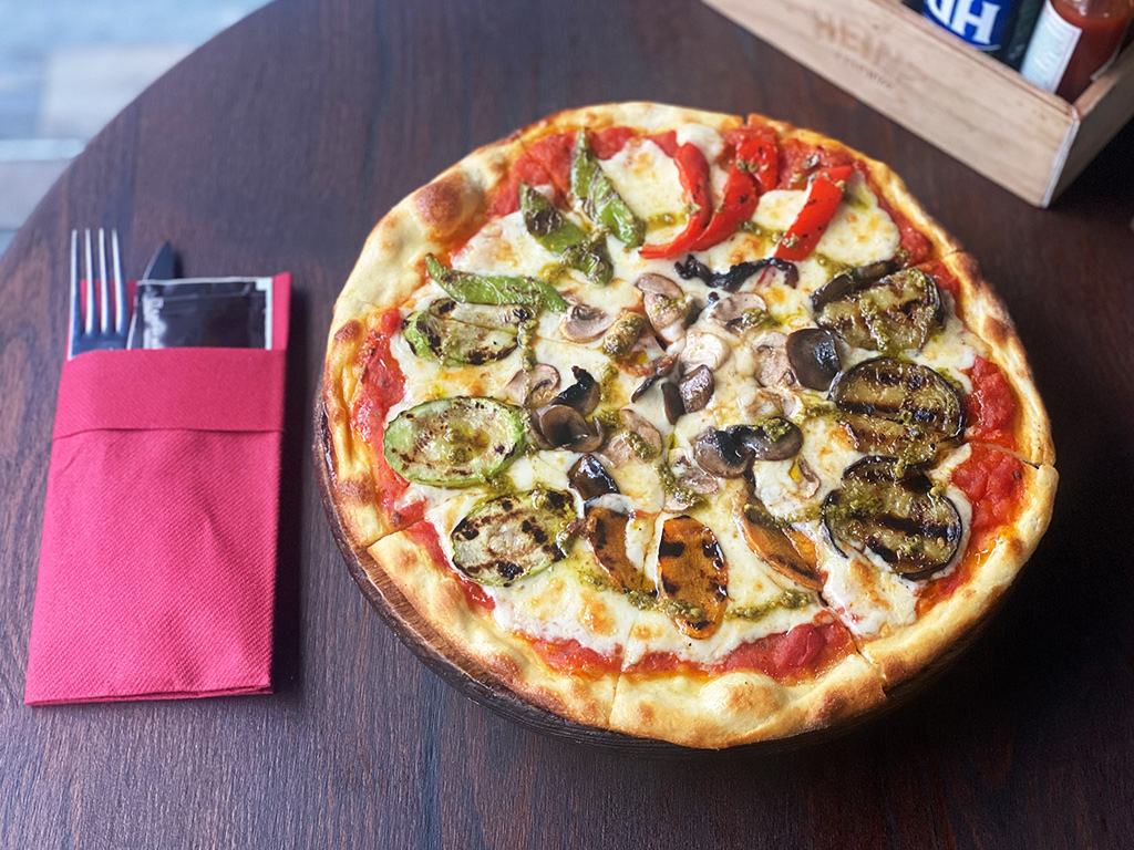 Izgara Sebzeli Pizza