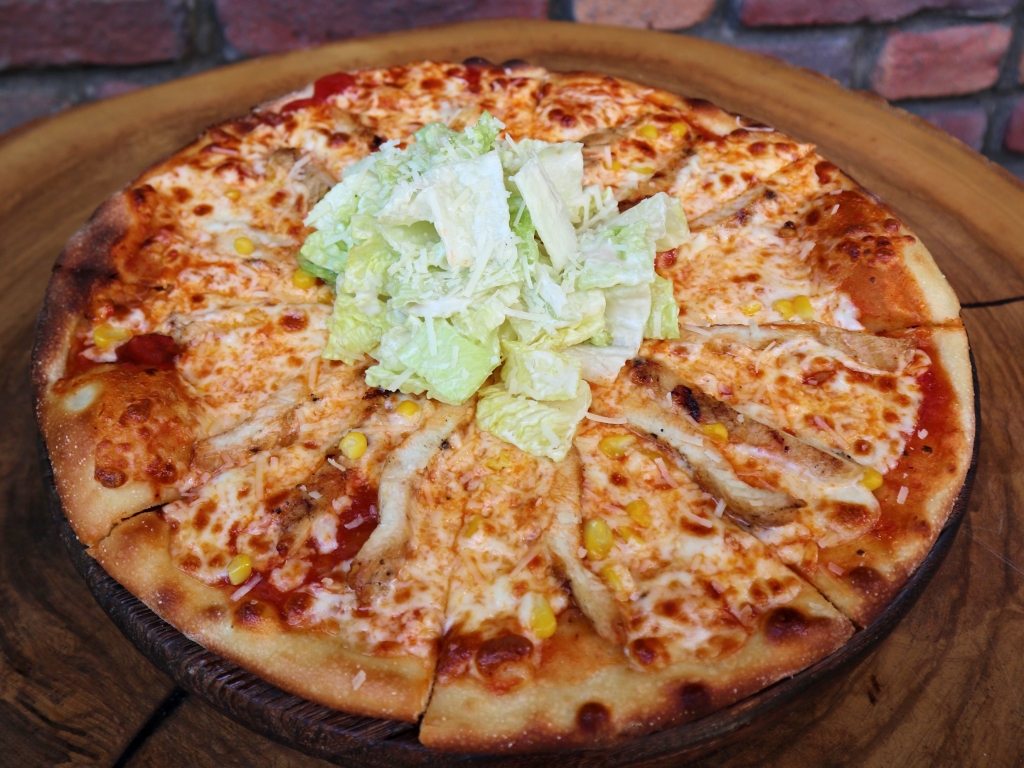 Tavuklu Sezar Pizza